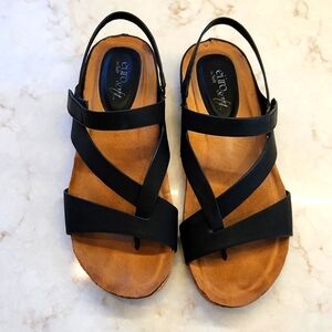 Euro Soft Gianetta Black Sandal, size 8, Thong with Velcro Strap, Vegan